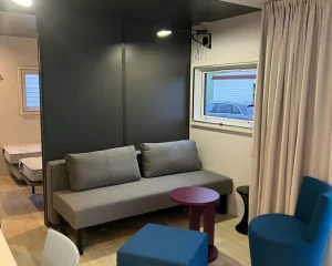 Contenedor de 2 dormitorios de 40 m² recién amueblado